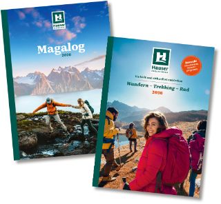 Zwei Kataloge nebeneinander, die sich leicht überlappen, mit Wanderbildern als Cover
