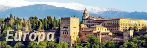 Unten links im Bild steht "Europa". Dahinter ist ein Dorf auf einem Berg mit typisch italienischen Gebäuden.