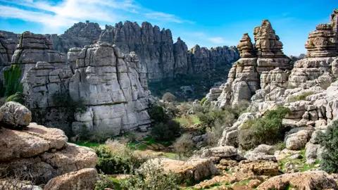Spektakuläre Felsformationen in einer natürlichen Umgebung.