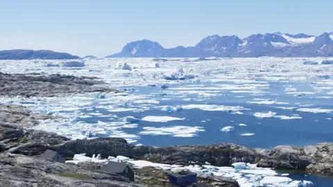 Eisberge und Küste Grönlands