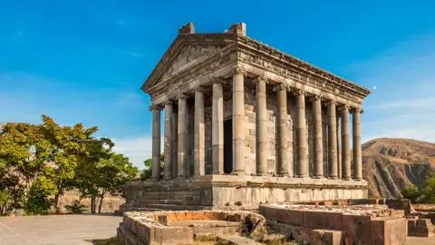 Der gut erhaltene Garni-Tempel, ein Beispiel hellenistischer Architektur in Armenien.