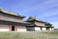 Historische Klosteranlage in der Mongolei mit detailreichen Verzierungen.
