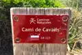 Wegweiser für den Fernwanderweg GR 223, Camí de Cavalls.