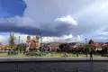 Plaza de Armas in Cusco mit der Kathedrale im Hintergrund.