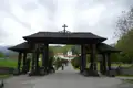 Holzeingangstor zum Kloster