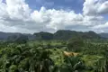 Landschaft des Viñales-Tals mit den charakteristischen Mogotes-Hügeln.