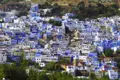 Panoramablick auf die blauen Häuser von Chefchaouen in Marokko.