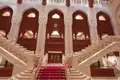 Architektur und Treppe im Royal Opera House Muscat.