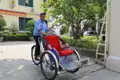 Rikschafahrer in Hanoi, bereit für eine Stadtrundfahrt.