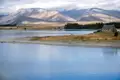 Die historische Kirche des Guten Hirten am Lake Tekapo in Neuseeland, mit Blick auf die südlichen Alpen.