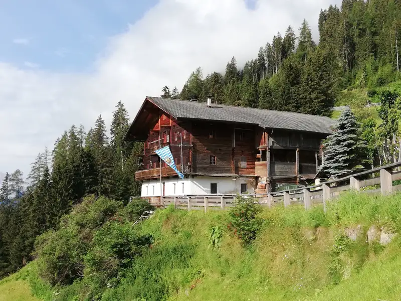 Historisches Bauernhaus in den Alpen.