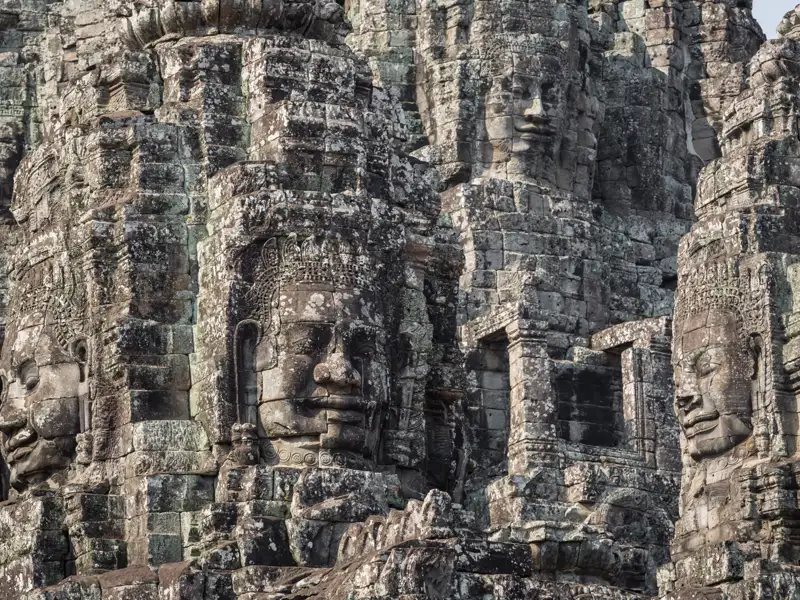 Die berühmten steinernen Gesichter des Bayon Tempels in Angkor, Kambodscha.
