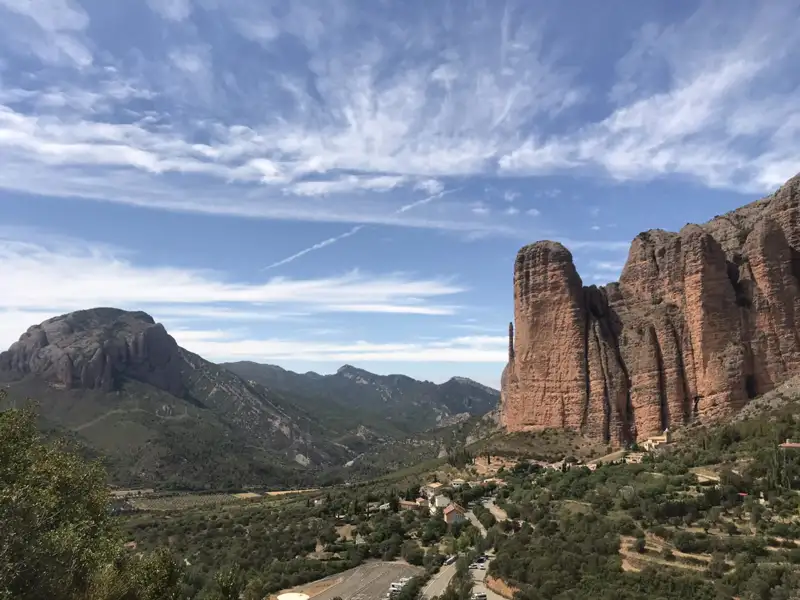 Die einzigartigen, senkrechten Felswände von Riglos, ein beliebtes Ziel für Kletterer.