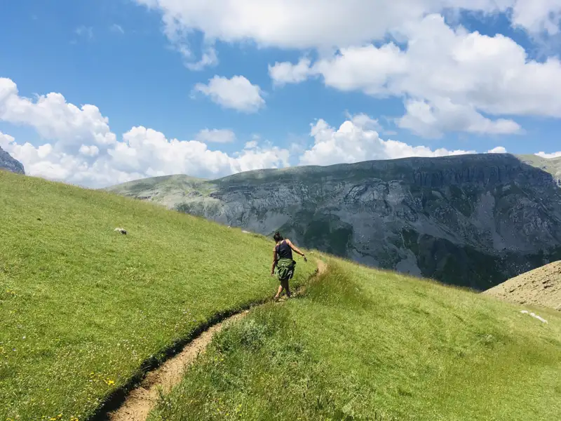 Wanderer auf einem Bergpfad.