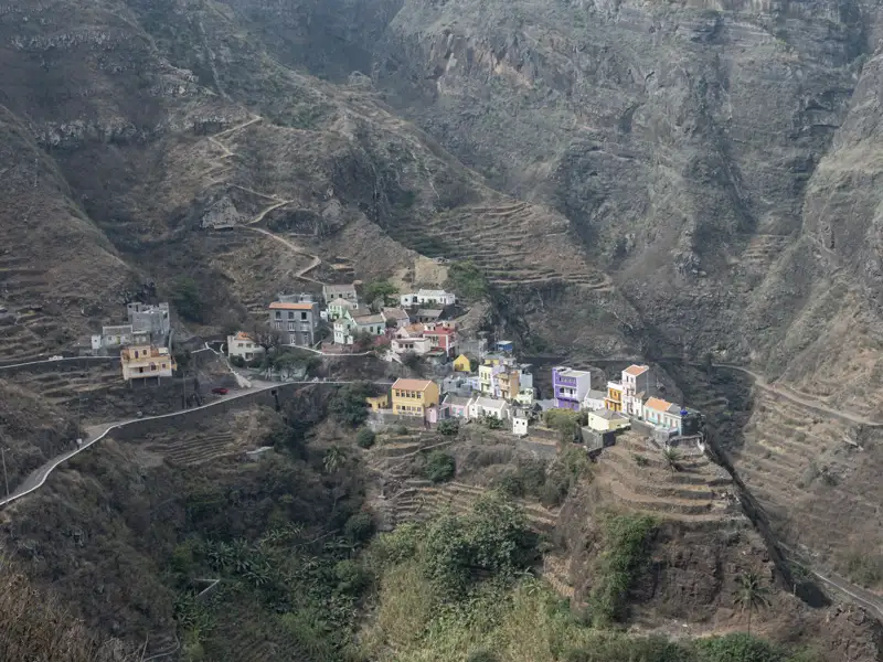 Terrassiertes Dorf in den Bergen