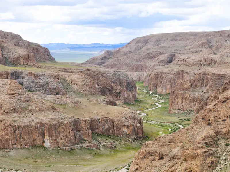 Felsige Schlucht mit Flusslauf