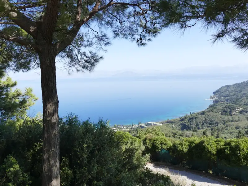 Aussicht auf das Meer und die Küste.
