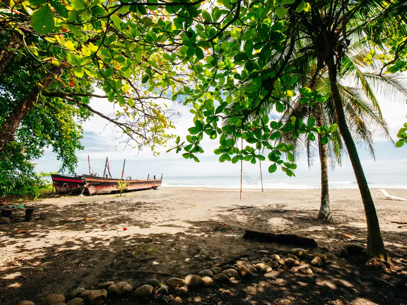 Traditionelles Boot am Strand