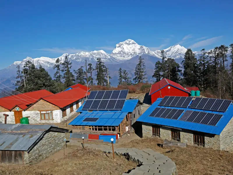 Solarpanele auf Berghütten.