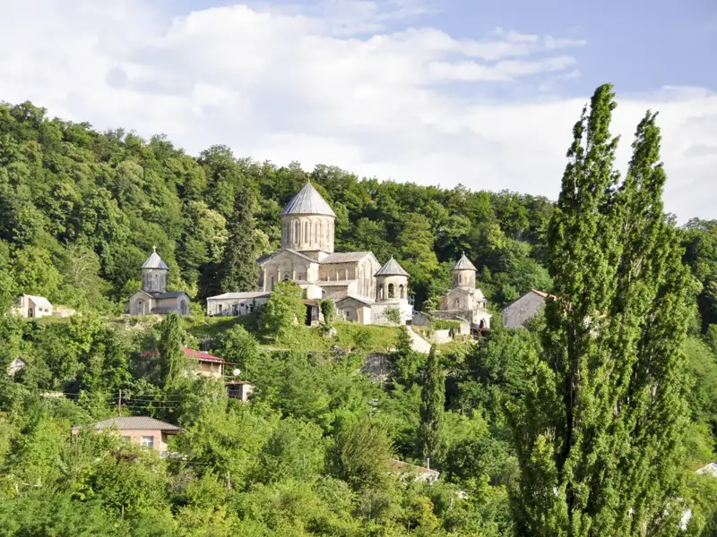 Historische Gebäude des Klosters Gelati in Georgien.