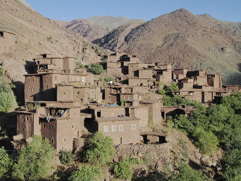 Traditionelle Lehmbauten eines Berberdorfes im Atlasgebirge.