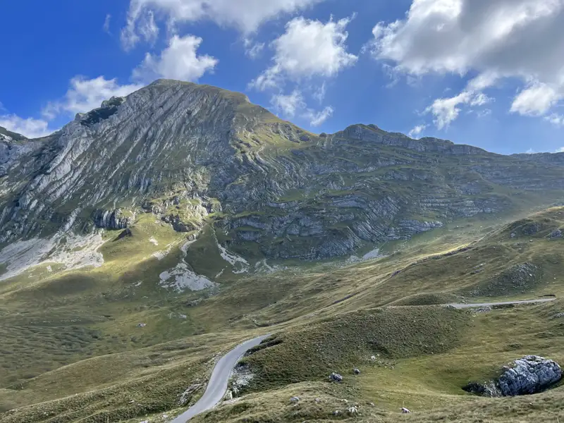 Straße in den Bergen