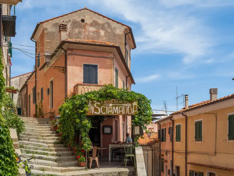 Trattoria Sciammadda in einem italienischen Dorf.