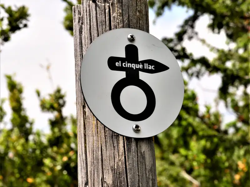 Wegweiser zum Cinque llac.