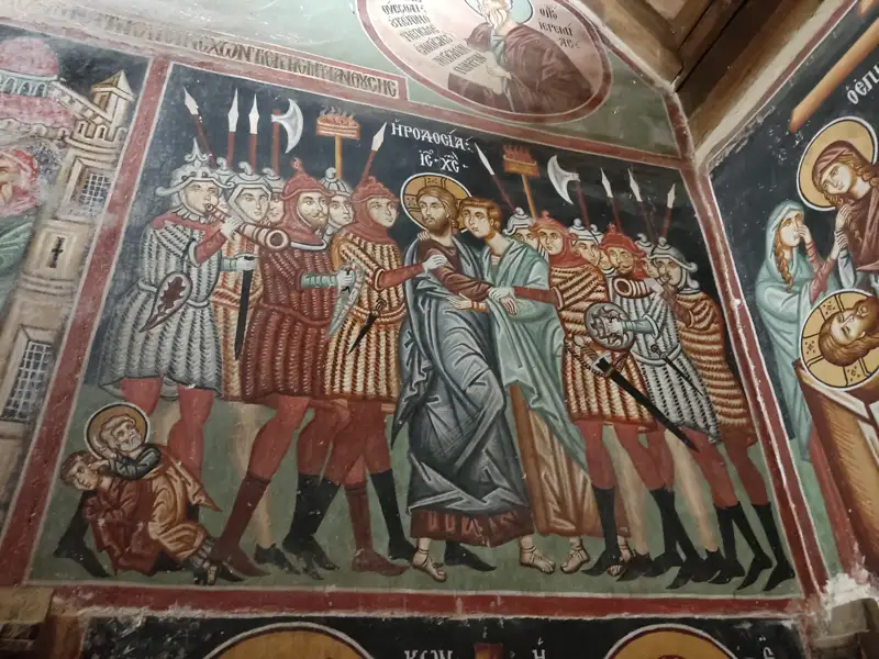 Fresko der Gefangennahme Jesu mit Soldaten und Jesus.