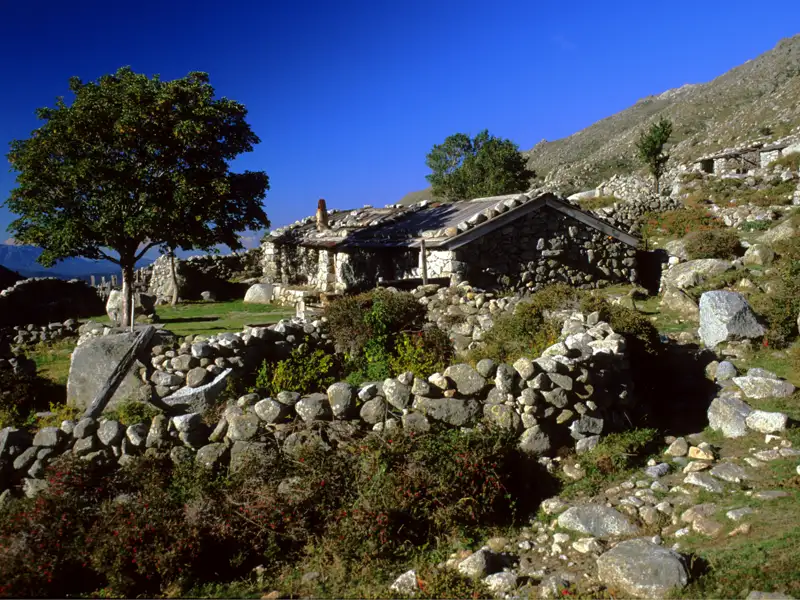 Steinhaus in den Bergen