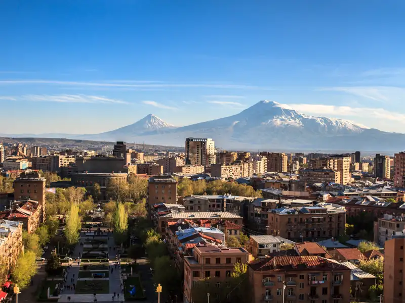 Panorama von Eriwan mit dem Ararat.