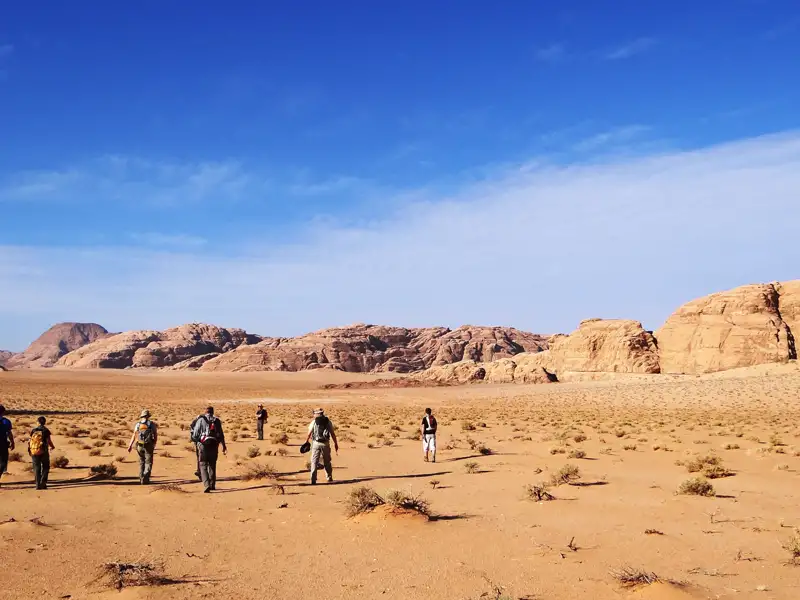 Wandergruppe in der Wüste