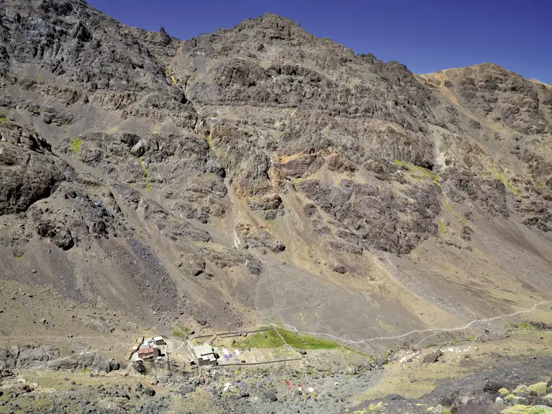 Gebirgslandschaft mit Gebäuden