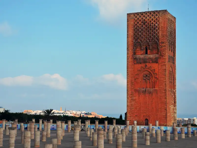 Der Hassan-Turm und die umliegenden Säulen in Rabat, Marokko.