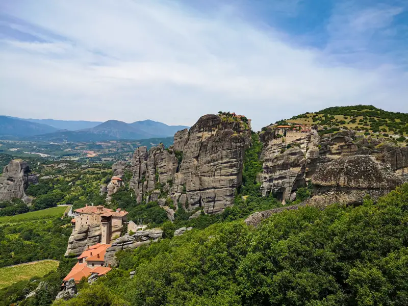 Meteora-Klöster auf den Felsformationen.