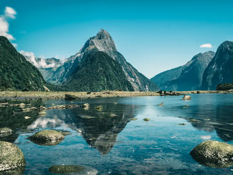 Spektakuläre Berglandschaft im Milford Sound.