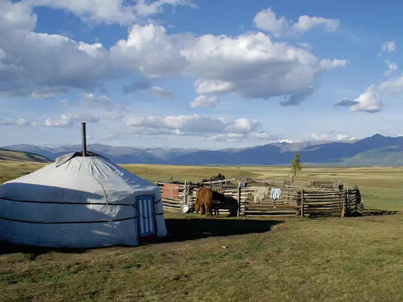 Traditionelle Jurtenunterkunft in den Bergen.