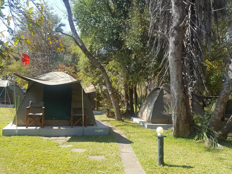 Unterkunft in Safari-Zelten während der Reise.