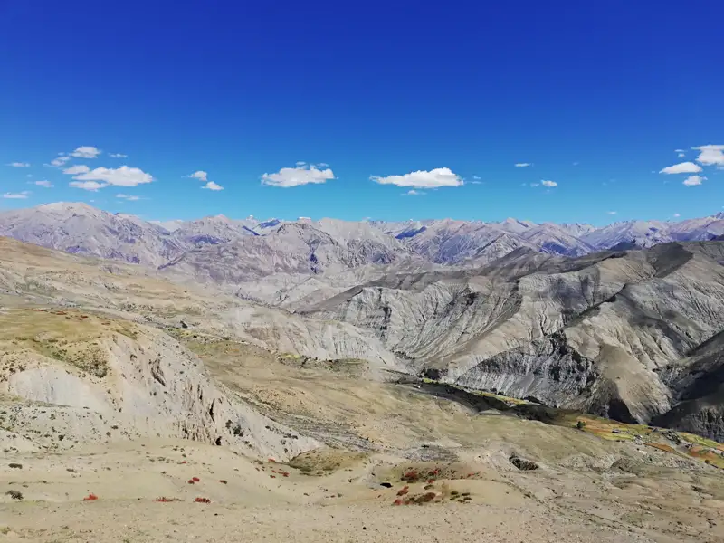 Ausblick auf die Berglandschaft.
