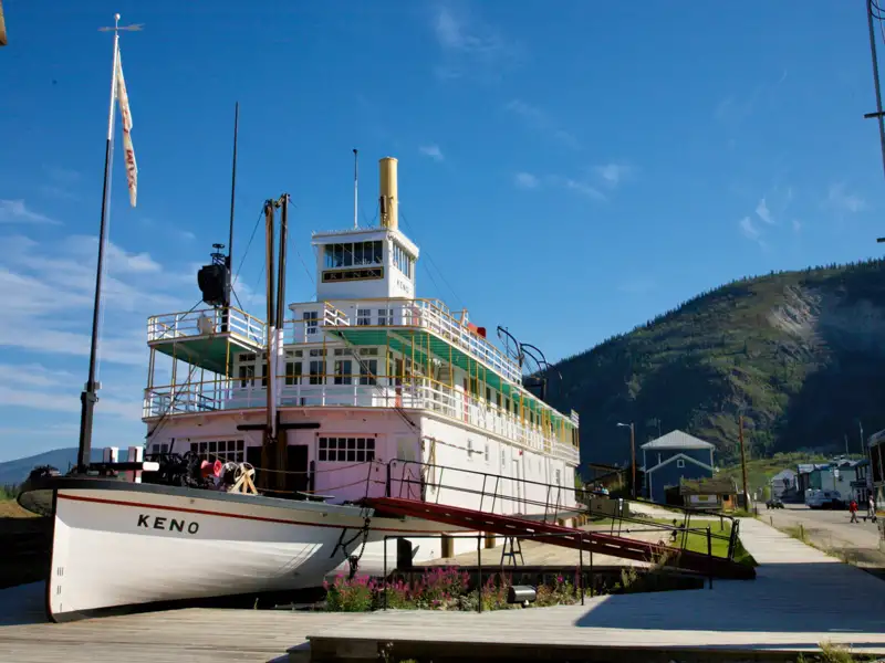 Historisches Dampfschiff Keno im Hafen.