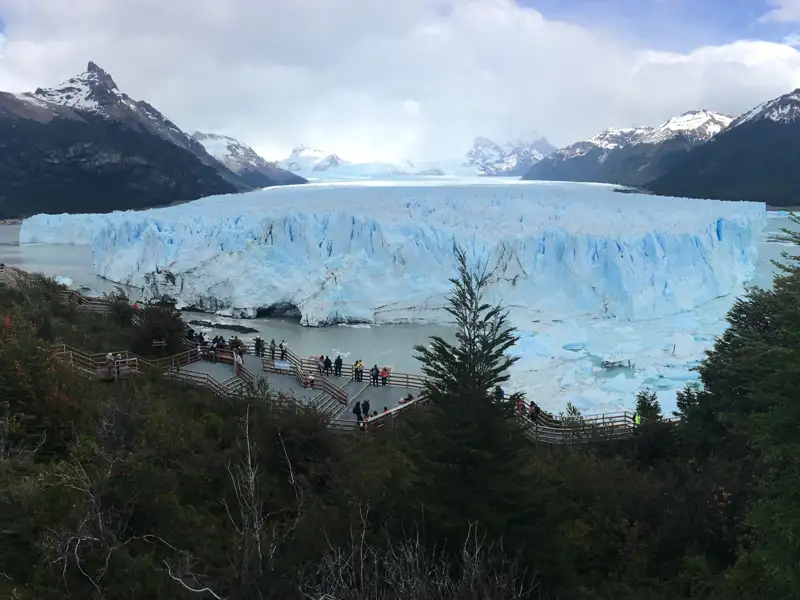 Aussichtspunkt mit Blick auf den Perito-Moreno-Gletscher.