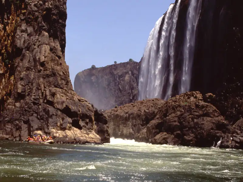 Schlauchboot-Tour unterhalb der Wasserfälle.