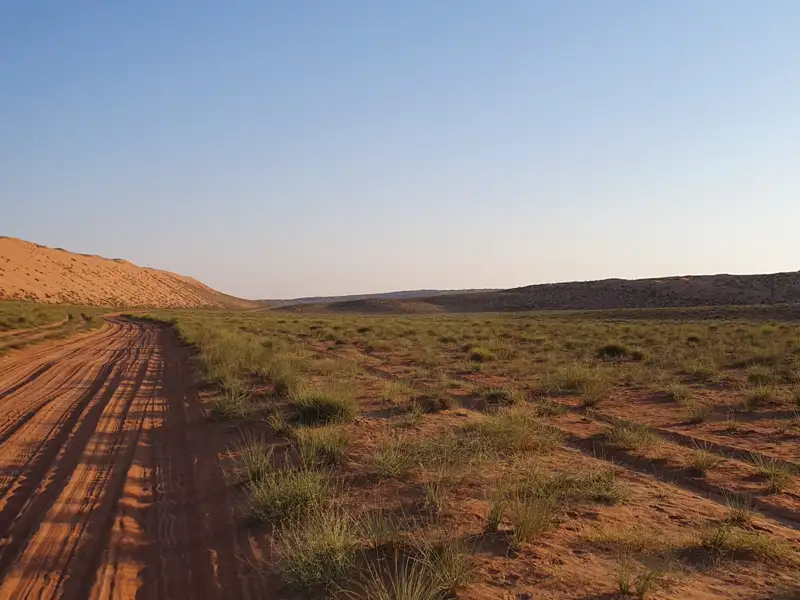 Sandweg in der Wüste
