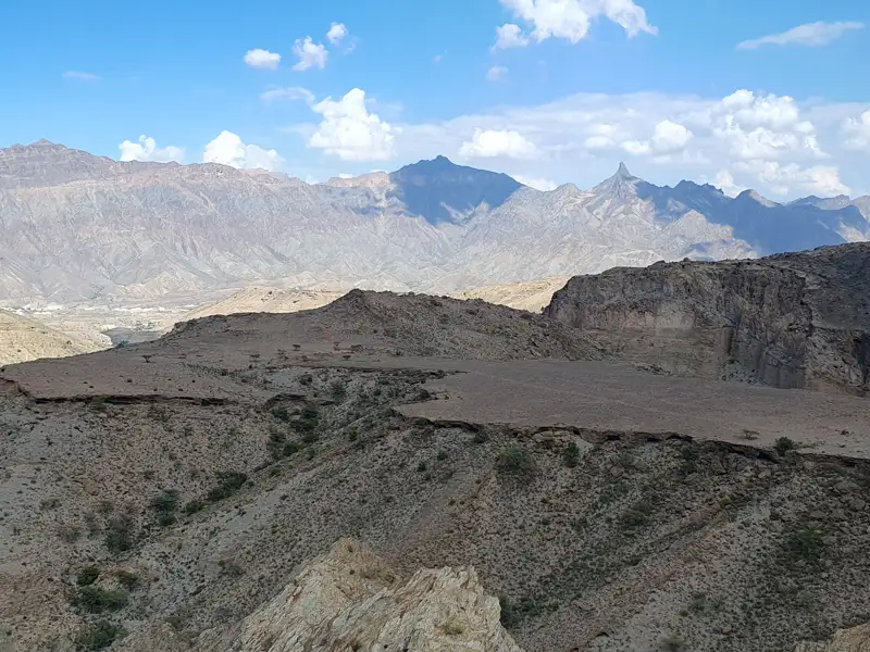 Ausblick auf die Berglandschaft.