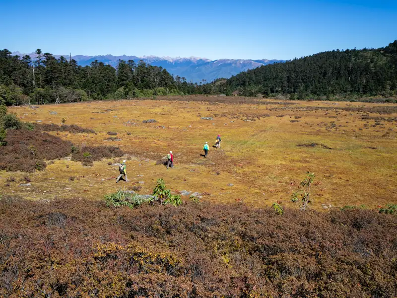 Wanderer auf einer Hochebene während einer Trekkingtour.