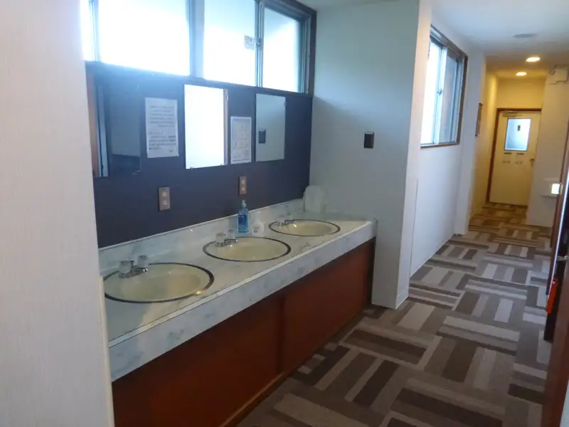 Waschbecken im Flur der Unterkunft.