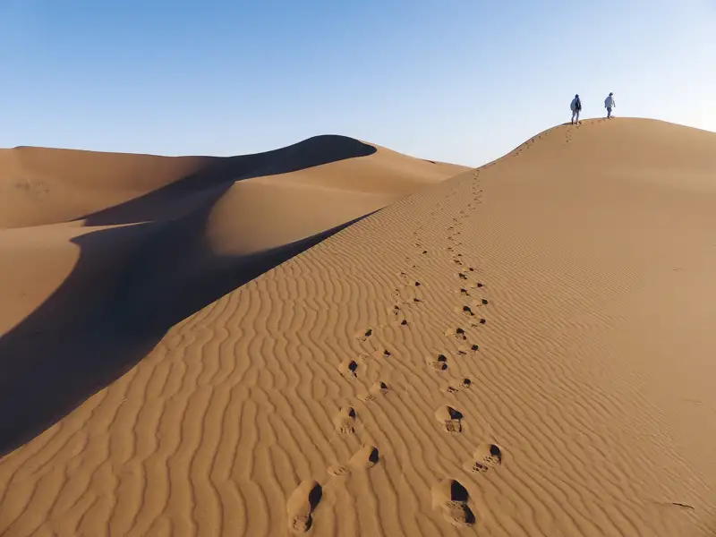 Ein Mann mit traditionellem schwarzem Turban.